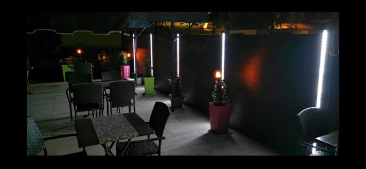 Hotel Le Bambi Baume-les-Dames Luaran gambar
